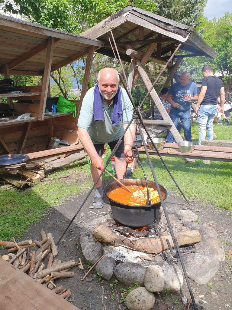 Sorina kocht fürs Waldhüttl